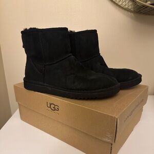 UGGS Women’s Classic Mini